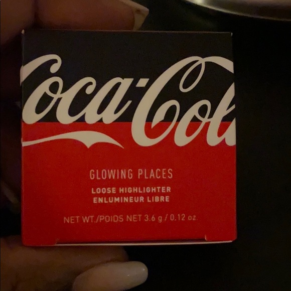 Morphe Other - Coca Cola highlighter